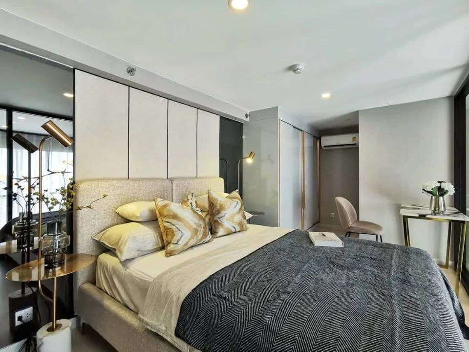 For rent: KnightsBridge Prime Sathorn, beautifully decorated room, high ceiling, airy, fully furnished, book now.