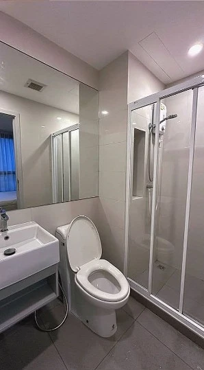 For rent: Knightsbridge Prime Sathorn. Fully furnished with appliances and stunning city views. Don't miss out!