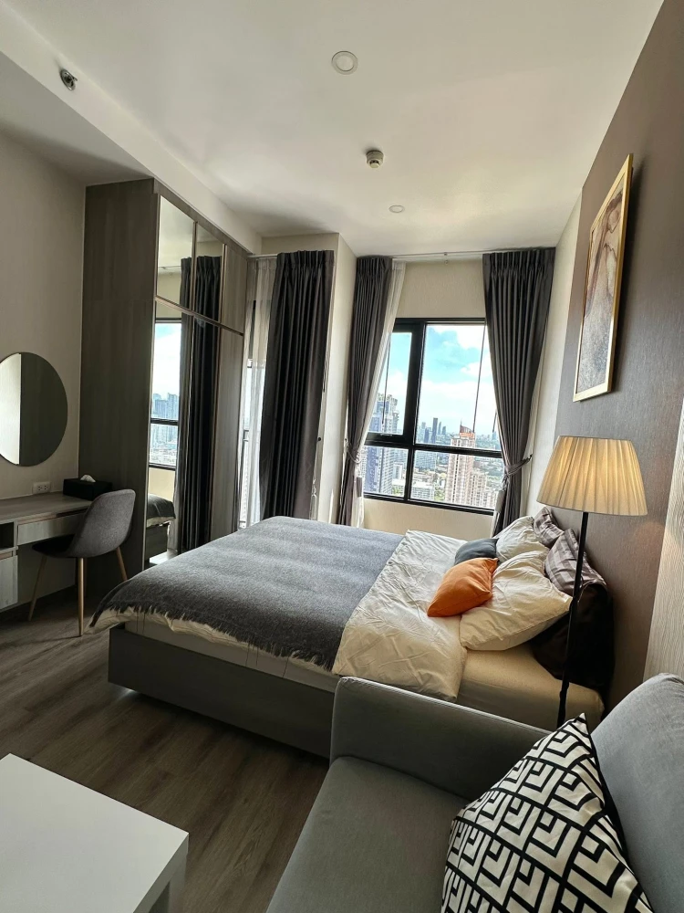 ให้เช่า KnightsBridge Prime อ่อนนุช ชั้นสูง วิวเมืองสวย โปร่งสบาย เพดานสูง 3 เมตร ให้ความรู้สึกกว้างและโล่งเป็นพิเศษ