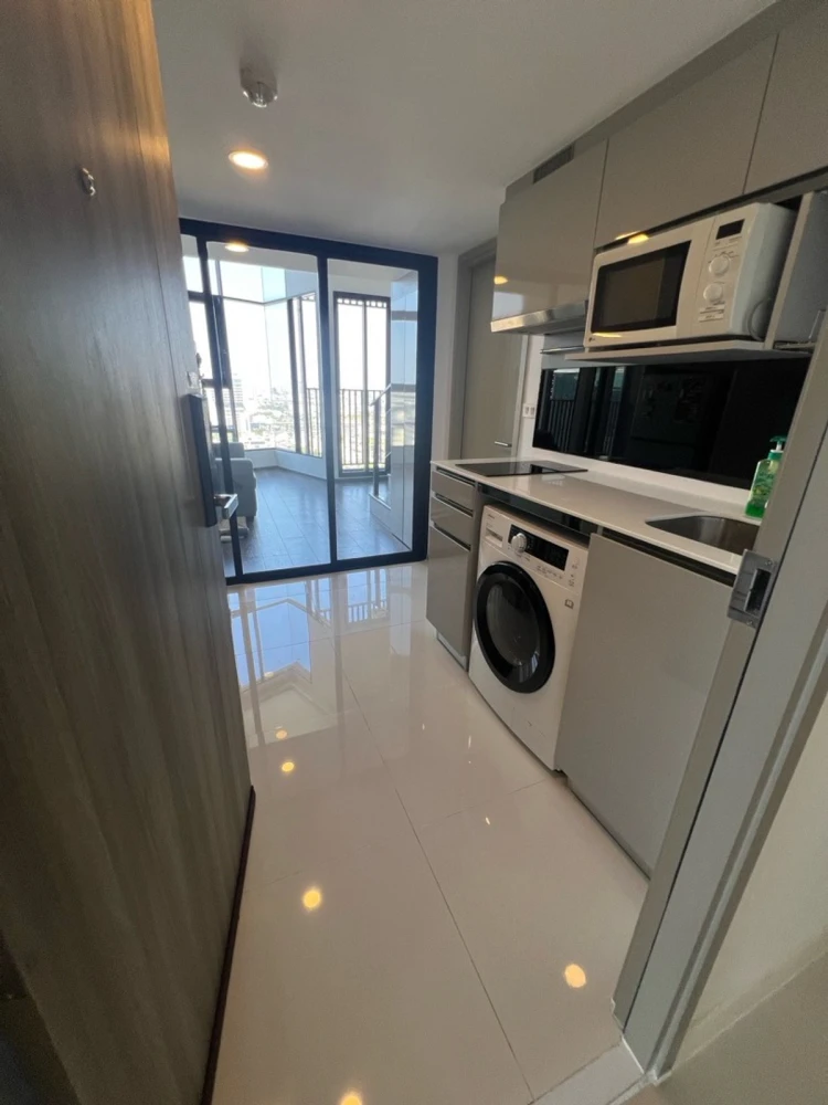 For rent: KnightsBridge Space Rachayothin, 22nd floor, fully furnished, ready to move in. Book now!
