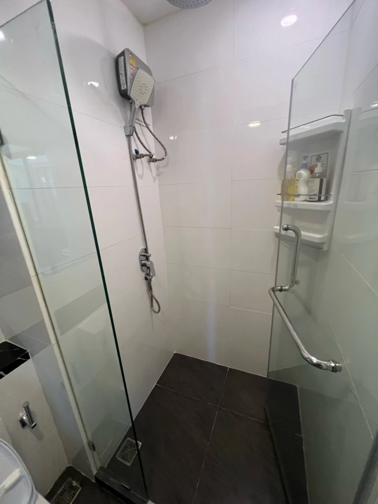 For rent: KnightsBridge Space Rachayothin, 22nd floor, fully furnished, ready to move in. Book now!