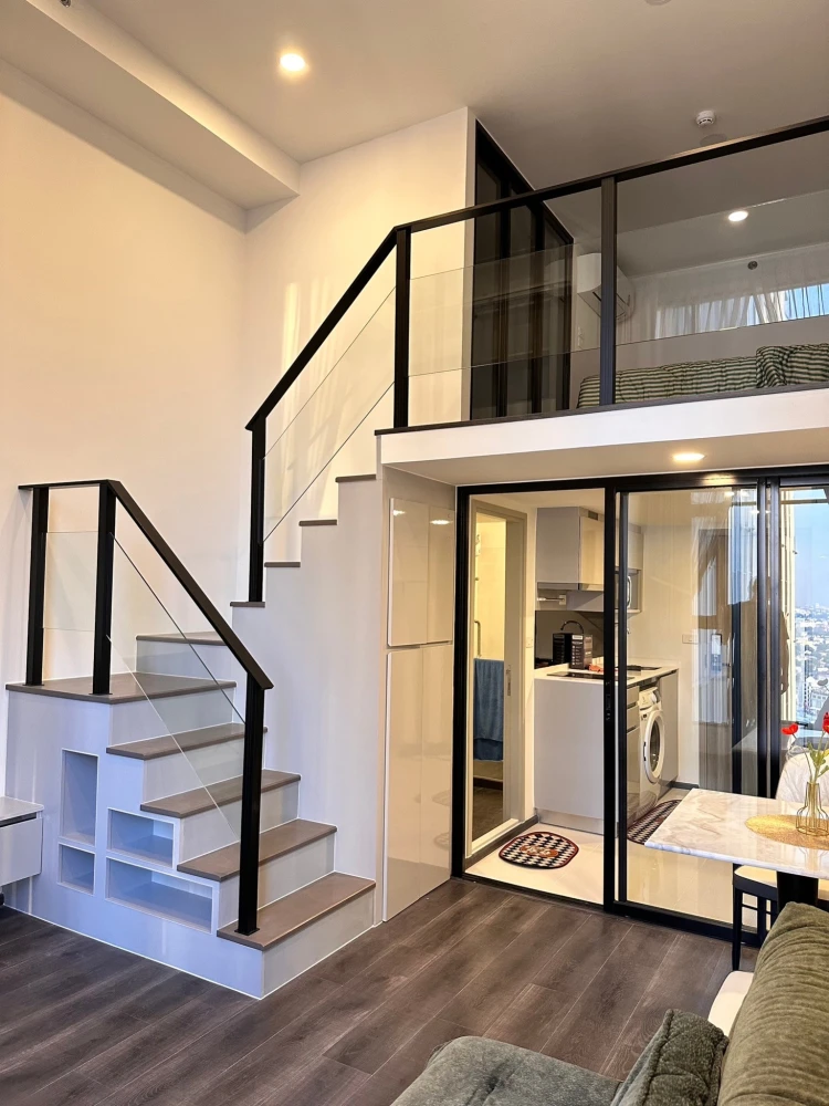 For rent: Knightsbridge Space Rachayothin, 26th floor, very high, duplex room, high ceiling, hurry up and grab it.