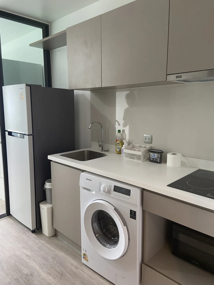 For rent: Knightsbridge Space Rachayothin, 26th floor, very high, duplex room, high ceiling, hurry up and grab it.