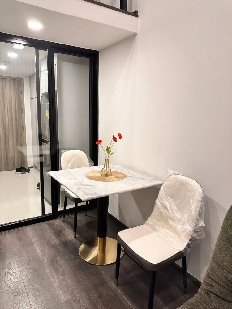 For rent: Knightsbridge Space Rachayothin, 26th floor, very high, duplex room, high ceiling, hurry up and grab it.