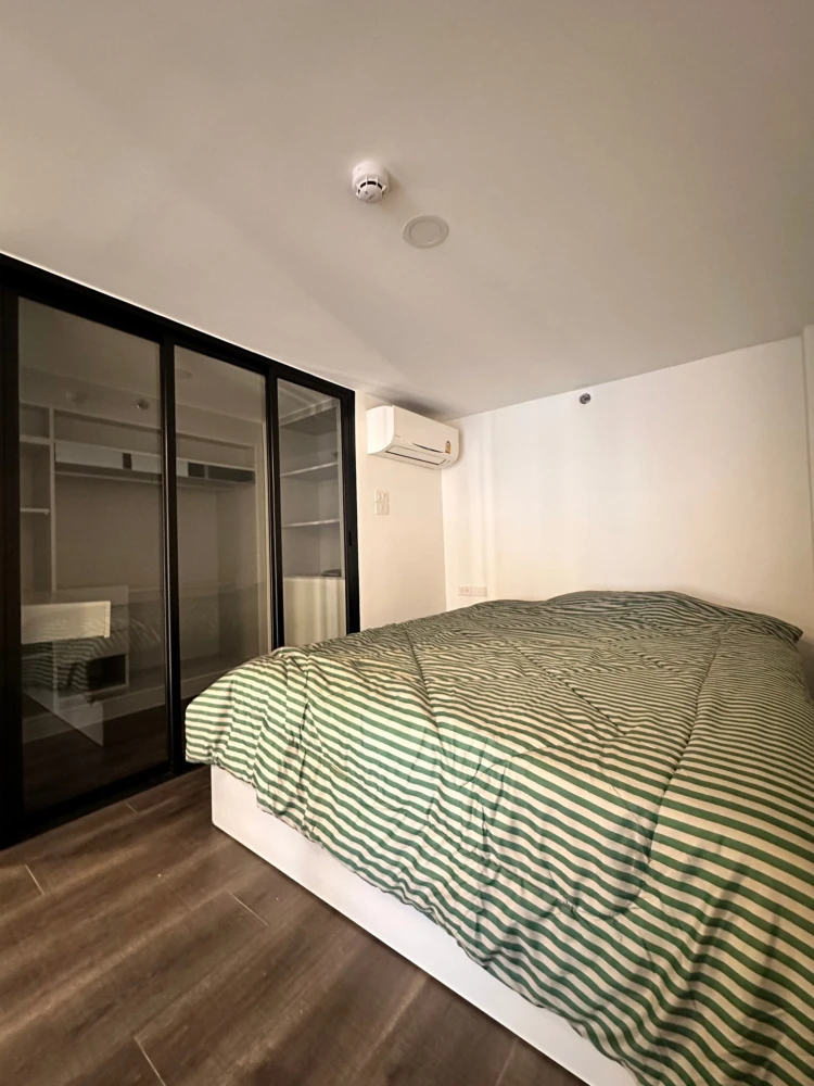For rent: Knightsbridge Space Rachayothin, 26th floor, very high, duplex room, high ceiling, hurry up and grab it.