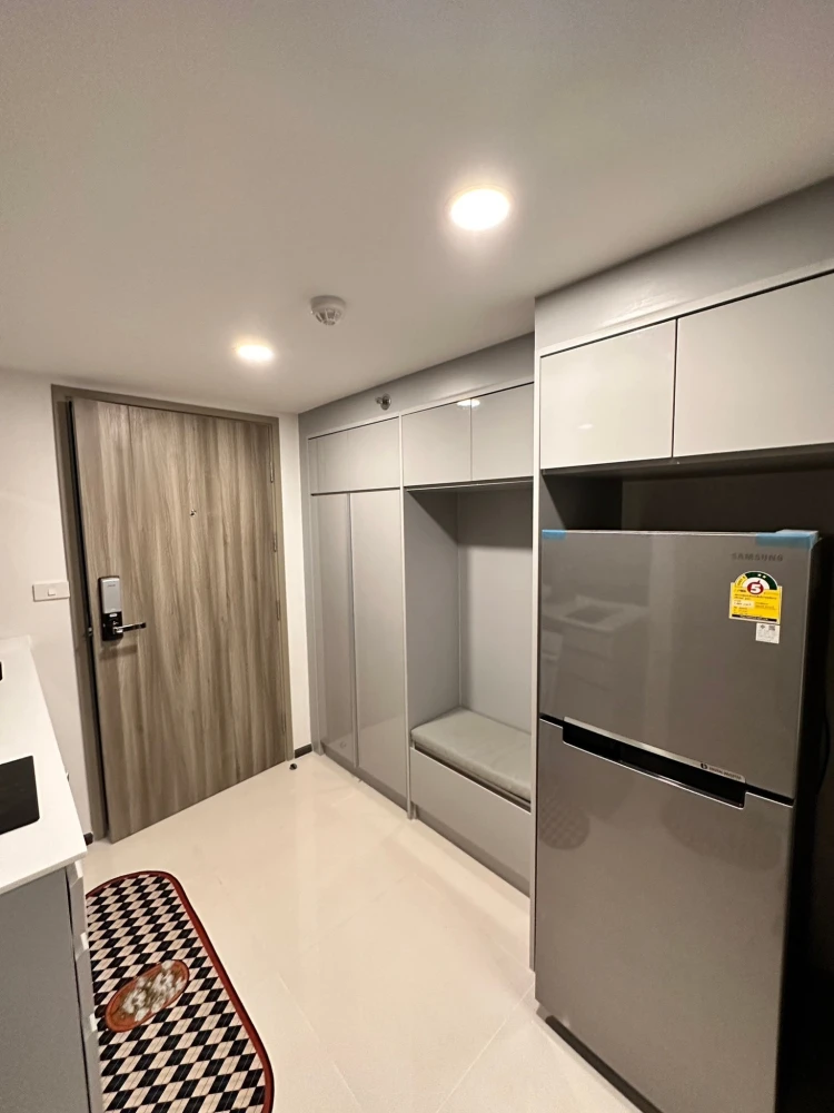 For rent: Knightsbridge Space Rachayothin, 26th floor, very high, duplex room, high ceiling, hurry up and grab it.