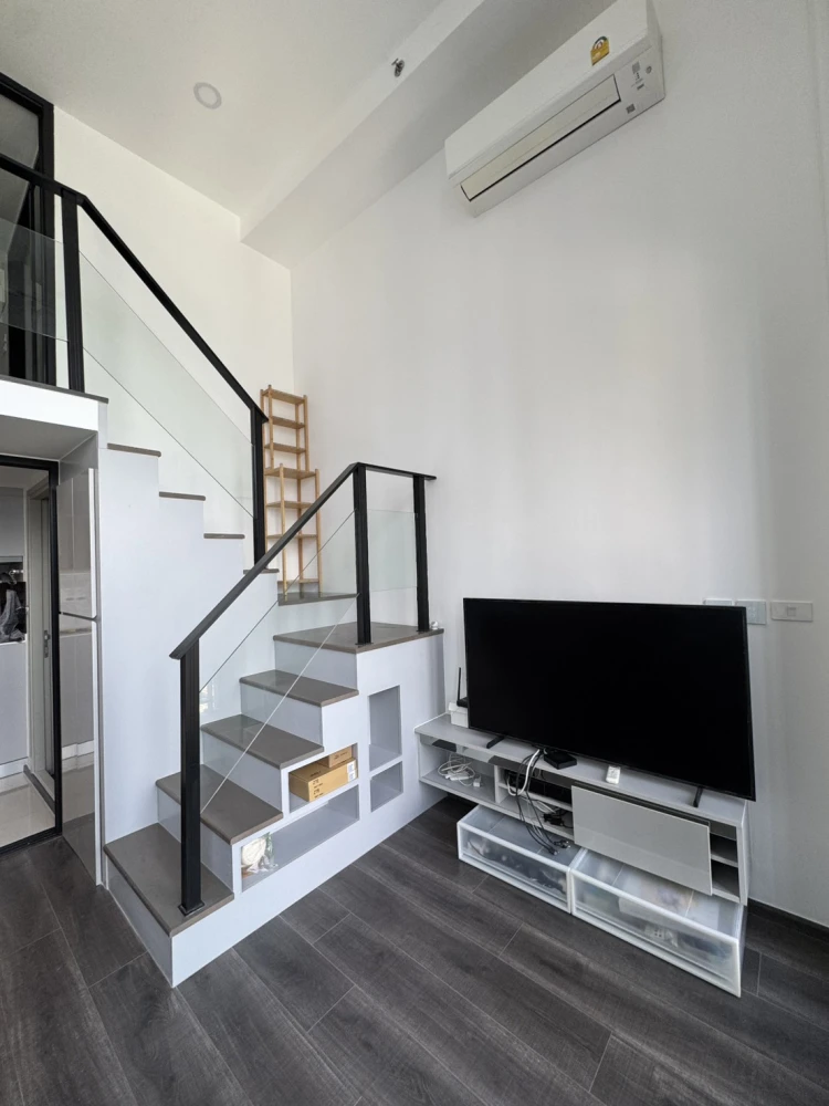 For rent: KnightsBridge Space Rachayothin. Spacious room with high ceilings, fully furnished, and beautiful view. Book now!