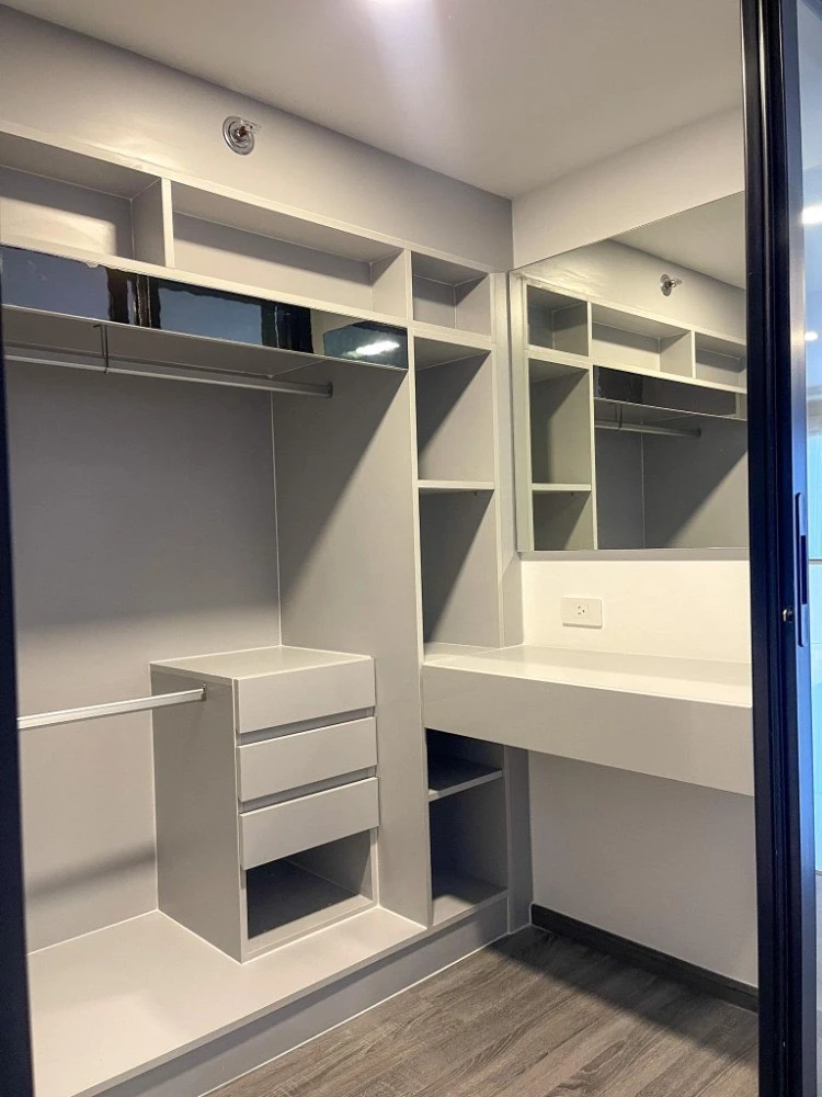 For rent: KnightsBridge Space Rachayothin. Spacious room with high ceilings, fully furnished, and beautiful view. Book now!