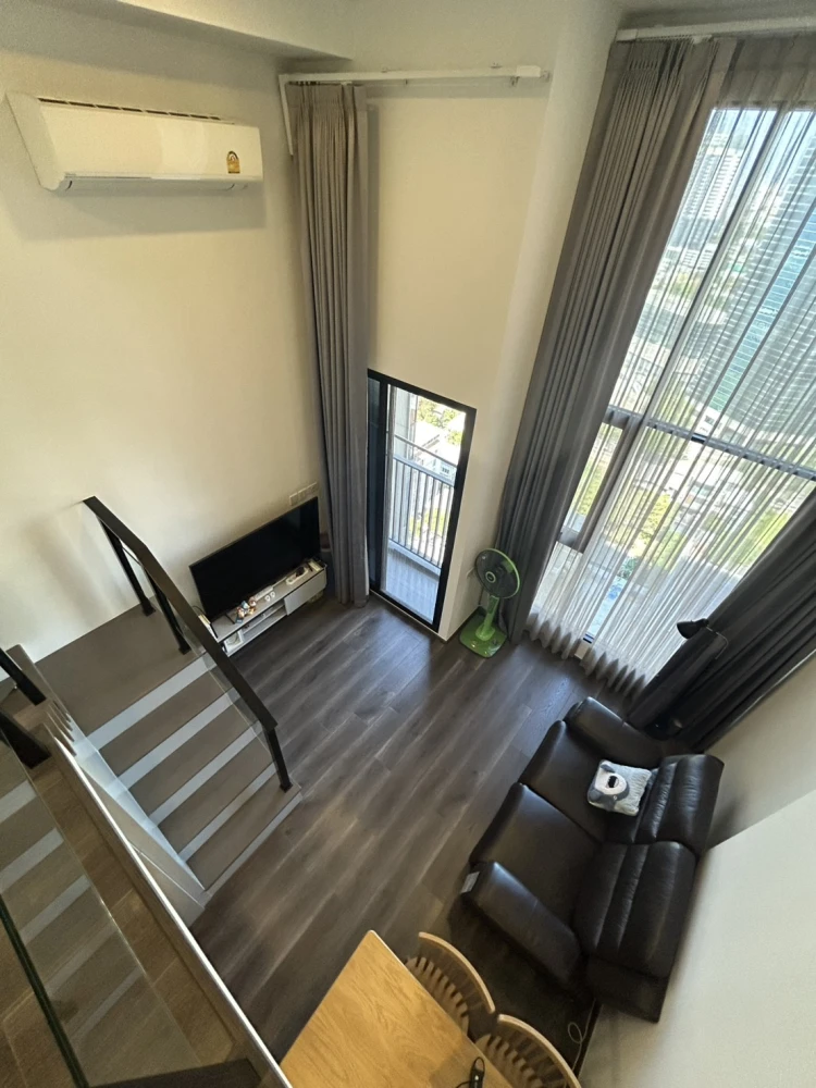 For rent: KnightsBridge Space Rachayothin. Spacious room with high ceilings, fully furnished, and beautiful view. Book now!