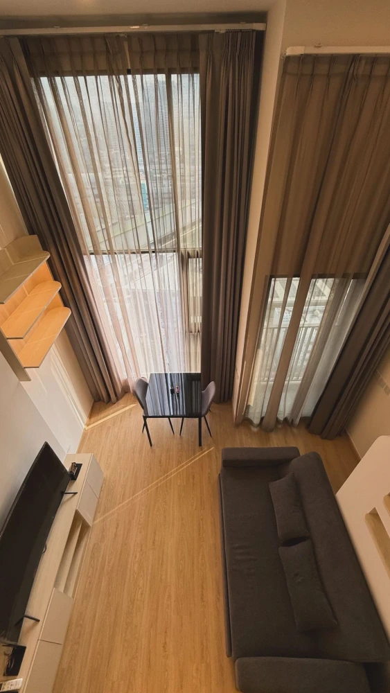 For rent: KnightsBridge Space Rachayothin.A lovely unit with high ceilings, spacious and airy,fully furnished,and with a walk-in closet. Don't miss it