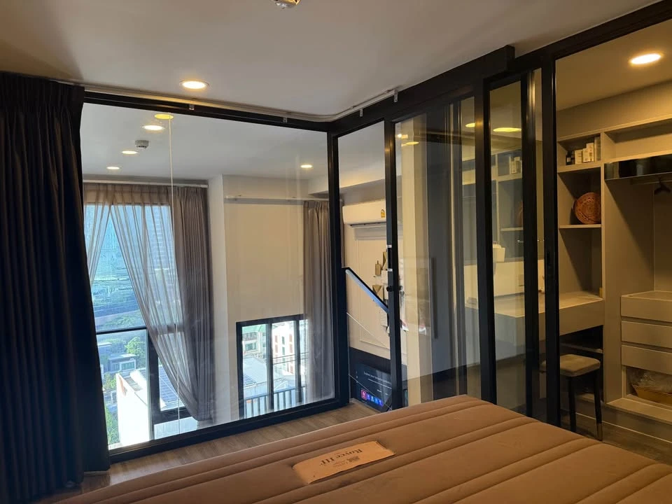 KnightsBridge Space Rachayothin for rent, a comfortable room with high ceilings and airy feel. Comes fully furnished. Reserve now!