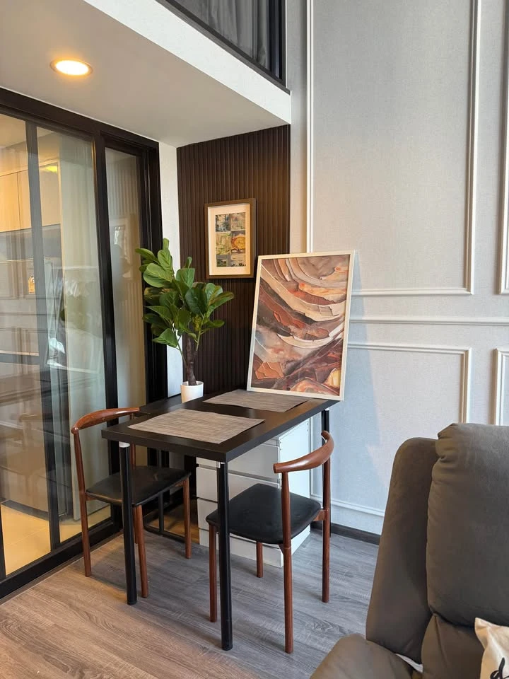 KnightsBridge Space Rachayothin for rent, a comfortable room with high ceilings and airy feel. Comes fully furnished. Reserve now!