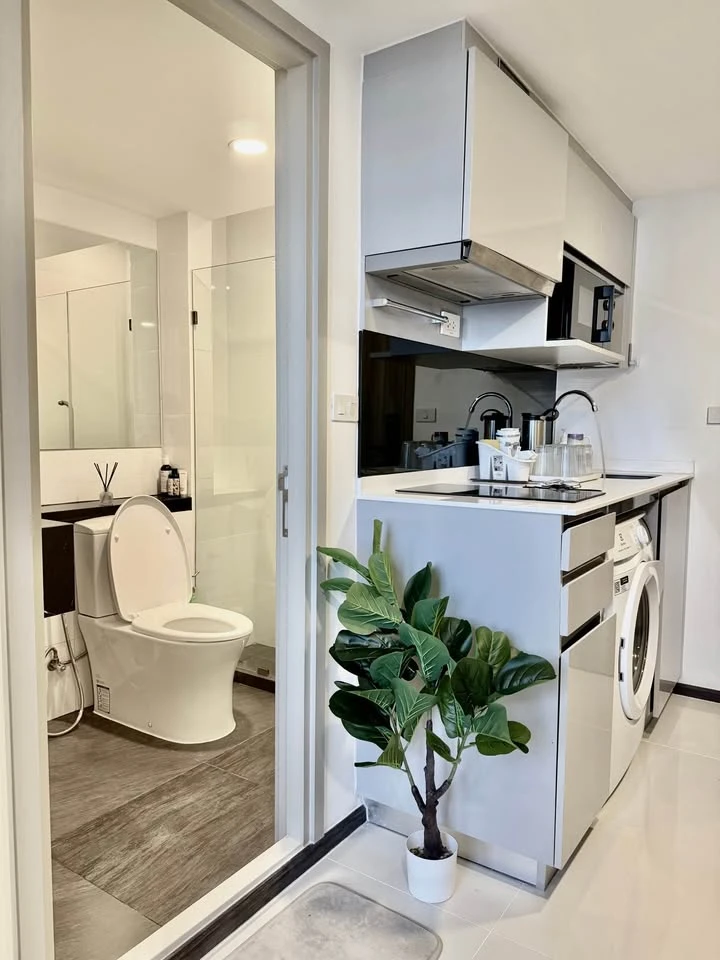 KnightsBridge Space Rachayothin for rent, a comfortable room with high ceilings and airy feel. Comes fully furnished. Reserve now!