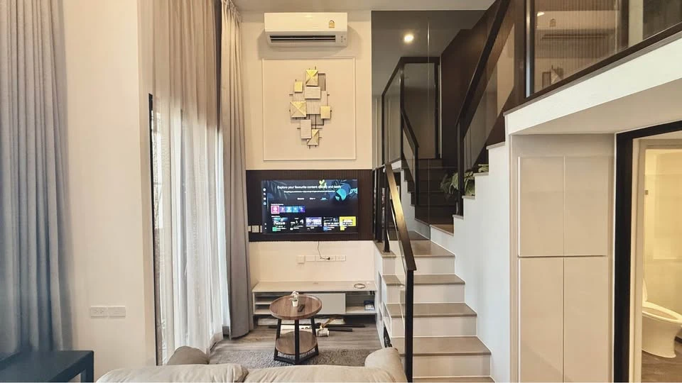 KnightsBridge Space Rachayothin for rent, a comfortable room with high ceilings and airy feel. Comes fully furnished. Reserve now!