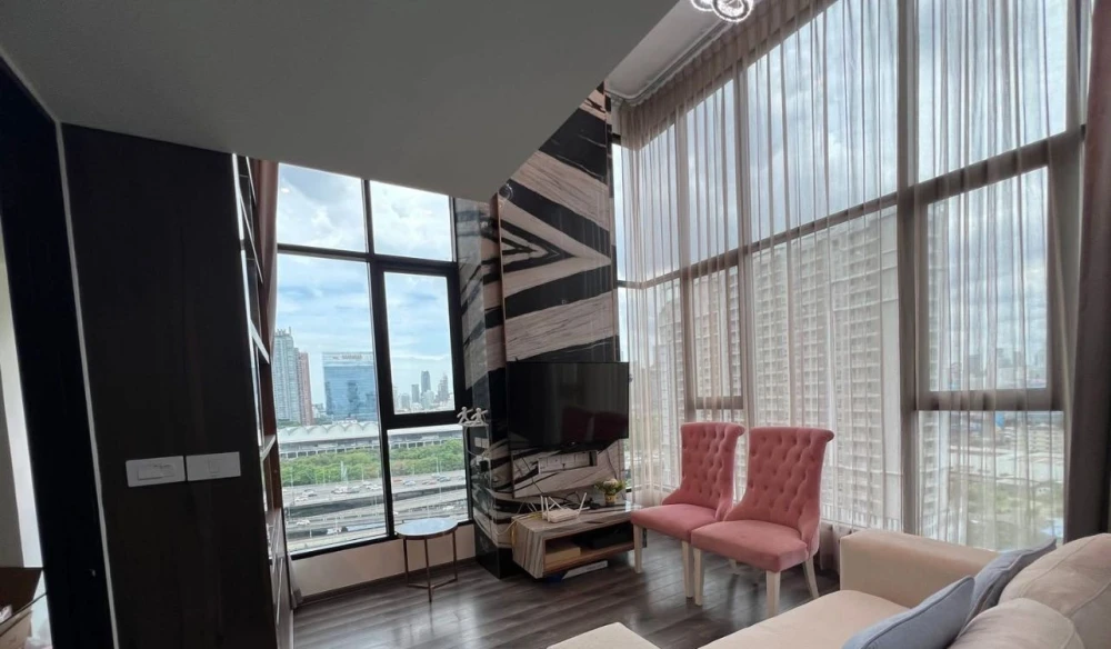 KnightsBridge Space Rama 9 for rent, spacious room, lots of usable space, high ceiling, airy, good location, reserve now.
