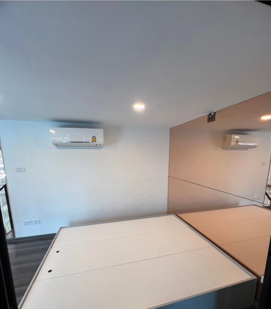 KnightsBridge Space Rama 9 for rent, spacious room, lots of usable space, high ceiling, airy, good location, reserve now.