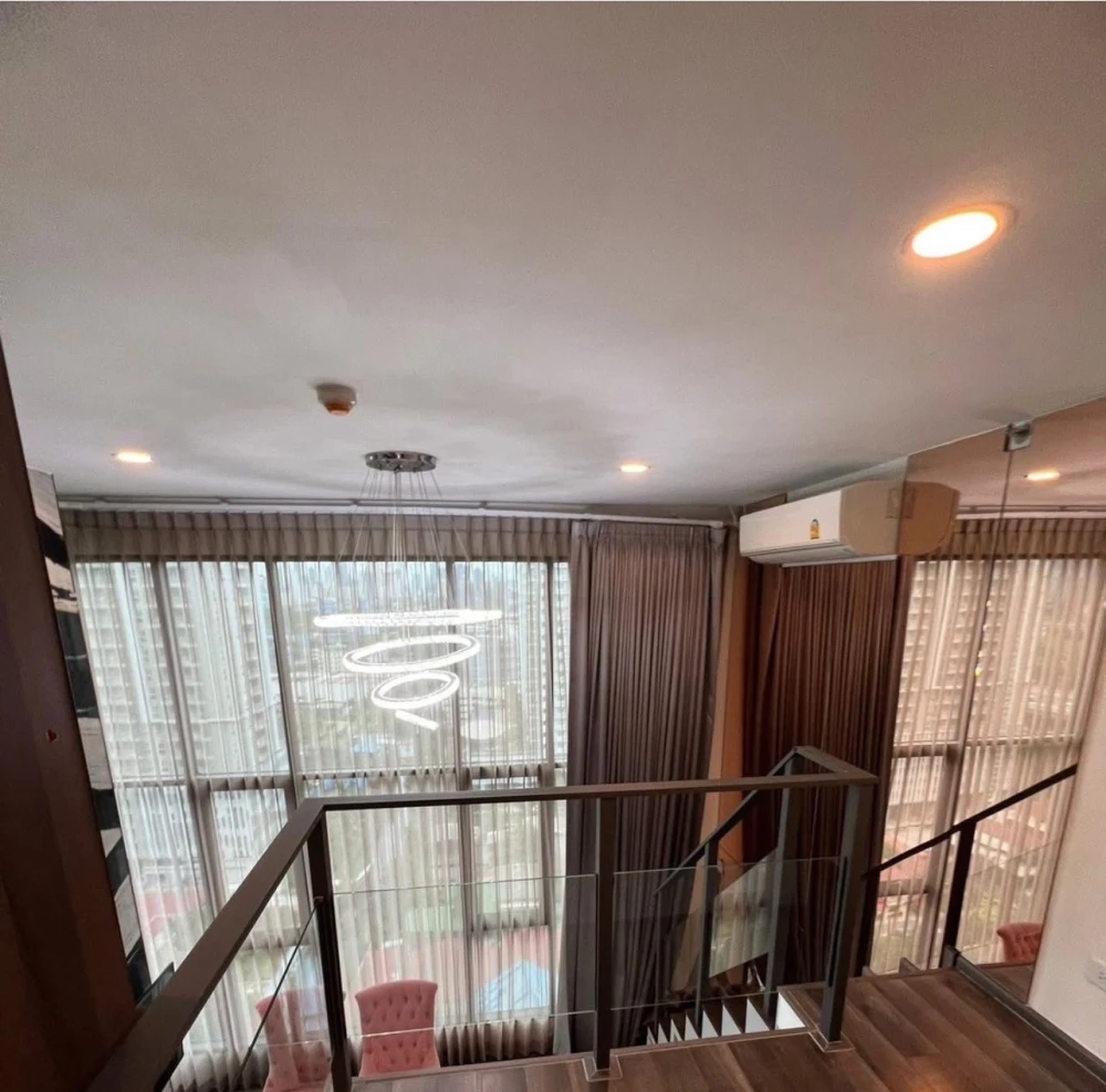 KnightsBridge Space Rama 9 for rent, spacious room, lots of usable space, high ceiling, airy, good location, reserve now.