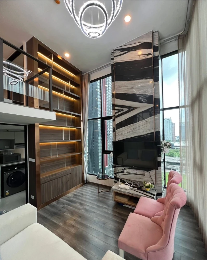 KnightsBridge Space Rama 9 for rent, spacious room, lots of usable space, high ceiling, airy, good location, reserve now.