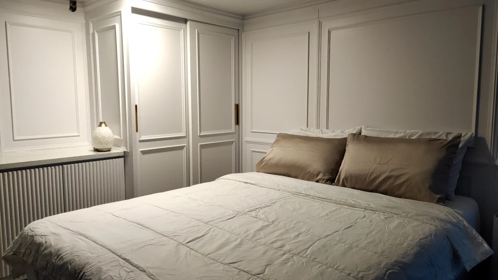 For rent: KnightsBridge Space Rama 9, a comfortable room, high ceiling, airy, spacious, lots of usable space, comes with complete furniture, book now.