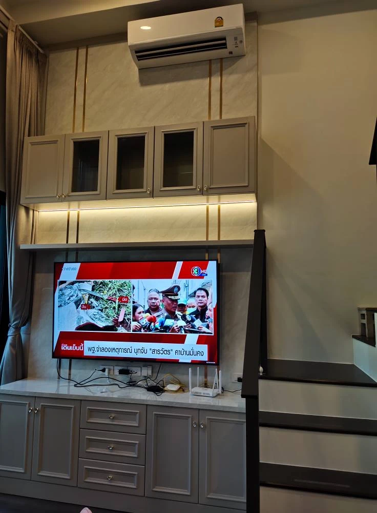 For rent: KnightsBridge Space Rama 9, a comfortable room, high ceiling, airy, spacious, lots of usable space, comes with complete furniture, book now.