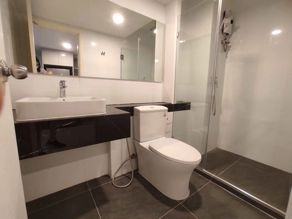 KnightsBridge Space Rama 9 for rent, a comfortable room with high ceilings, airy and spacious, fully furnished, beautiful view, reserve now!