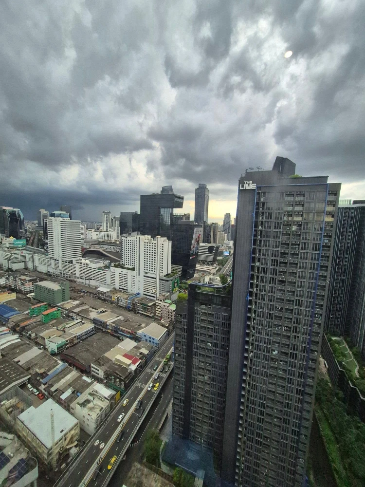 For rent: Knightsbridge Space Rama 9, 26th floor (very high floor), fully furnished. Don't wait!