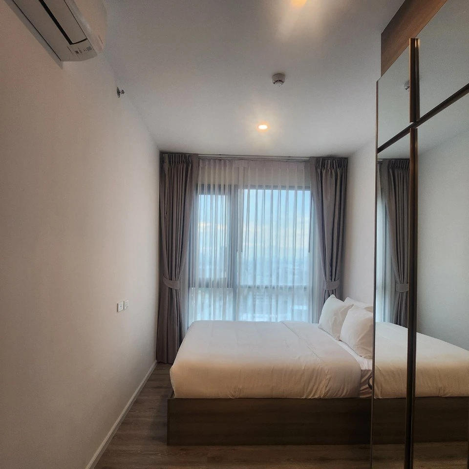 For rent: Knightsbridge Sukhumvit-Thepharak, 19th floor, fully furnished with appliances, move in now, don't hesitate.