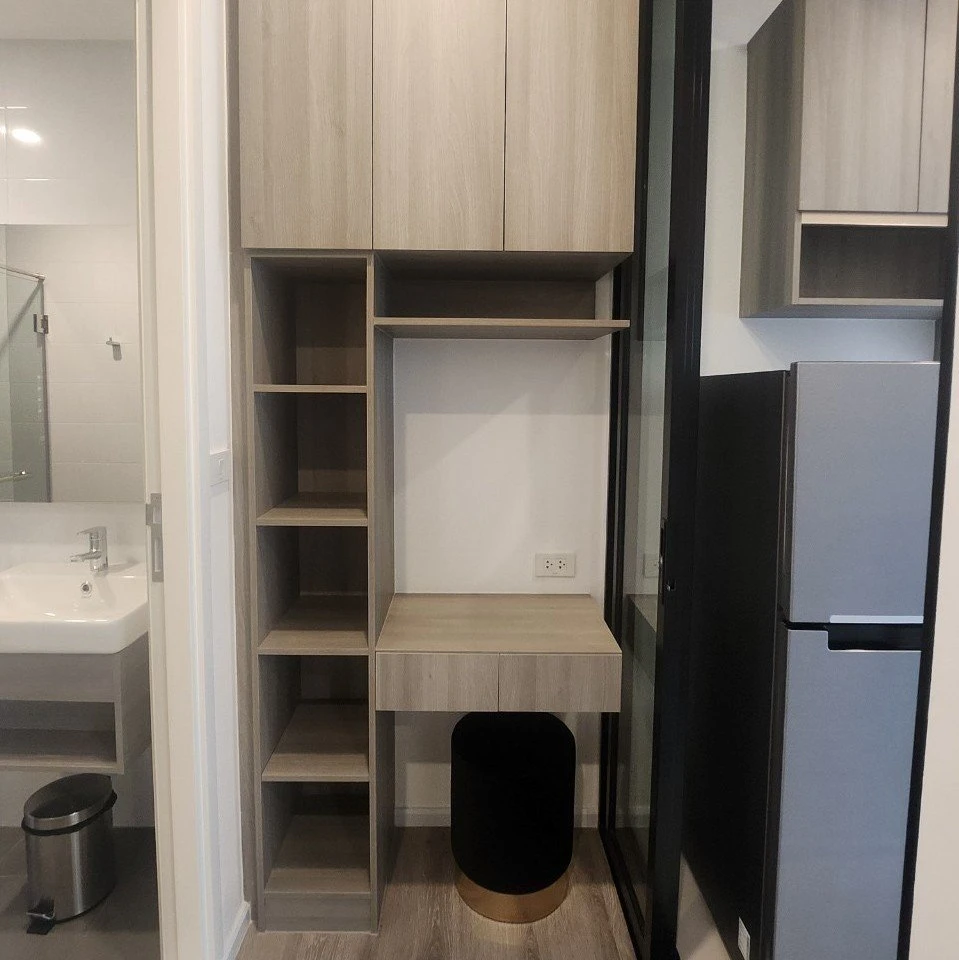 For rent: Knightsbridge Sukhumvit-Thepharak, 19th floor, fully furnished with appliances, move in now, don't hesitate.