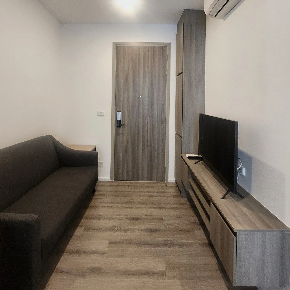 For rent: Knightsbridge Sukhumvit-Thepharak, 19th floor, fully furnished with appliances, move in now, don't hesitate.