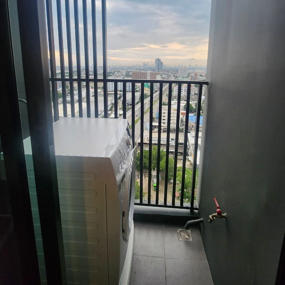 For rent: Knightsbridge Sukhumvit-Thepharak, 19th floor, fully furnished with appliances, move in now, don't hesitate.
