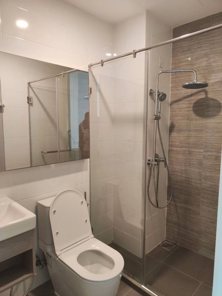For rent: Knightsbridge Sukhumvit-Thepharak, 33rd floor, fully furnished, nice room, reserve now, urgent.