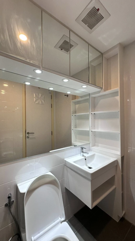 For rent: Knightsbridge Sukhumvit-Thepharak, high floor unit, excellent condition, fully furnished. Book now before it's too late!!!!