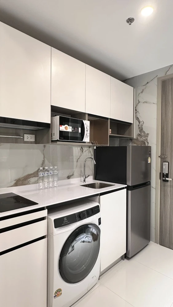 For rent: Knightsbridge Sukhumvit-Thepharak, high floor unit, excellent condition, fully furnished. Book now before it's too late!!!!
