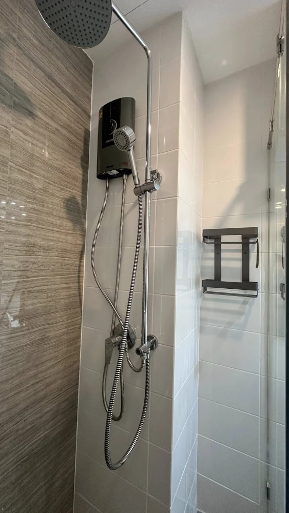 For rent: Knightsbridge Sukhumvit-Thepharak, high floor unit, excellent condition, fully furnished. Book now before it's too late!!!!