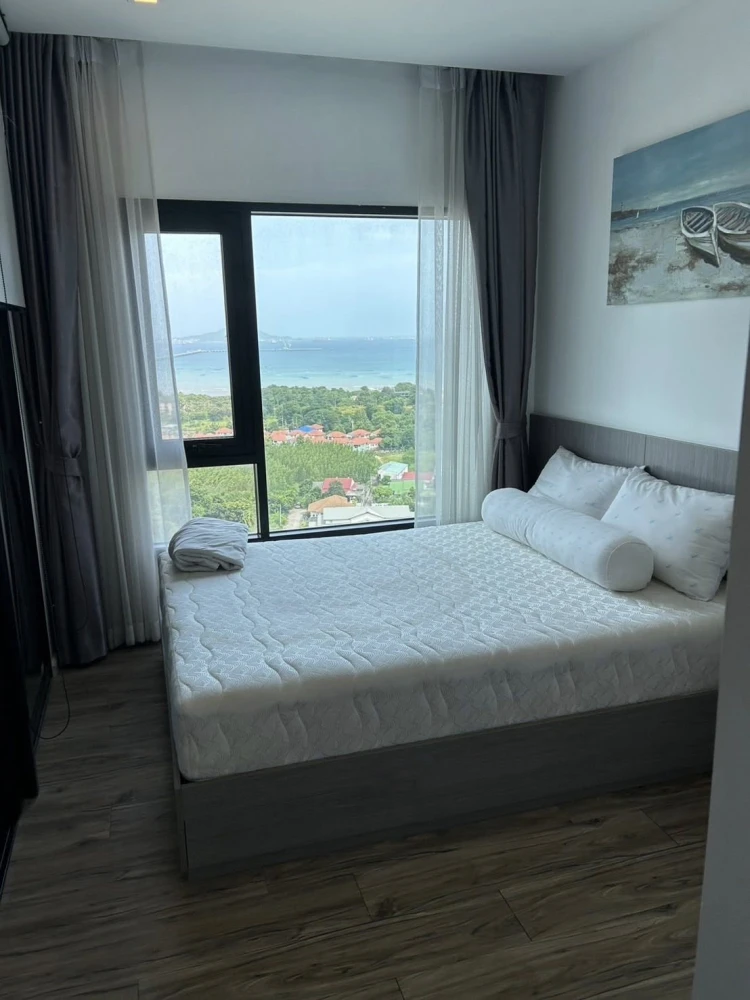 For rent: KnightsBridge the Ocean Sriracha, 17th floor, beautiful sea view, fully furnished, must reserve.