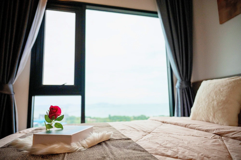 For rent: Knightsbridge the Ocean Sriracha, 20th floor, decorated in Japanese style, with a stunning sea view from the highest angle. You must get it!