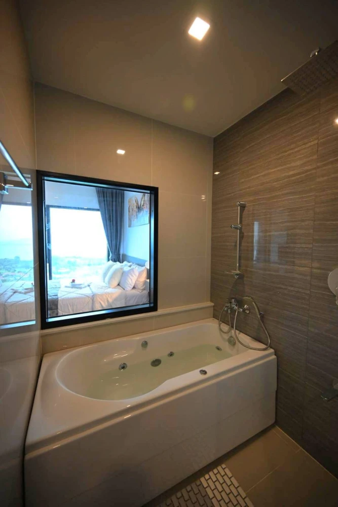 For rent: Knightsbridge the Ocean Sriracha, 20th floor, decorated in Japanese style, with a stunning sea view from the highest angle. You must get it!