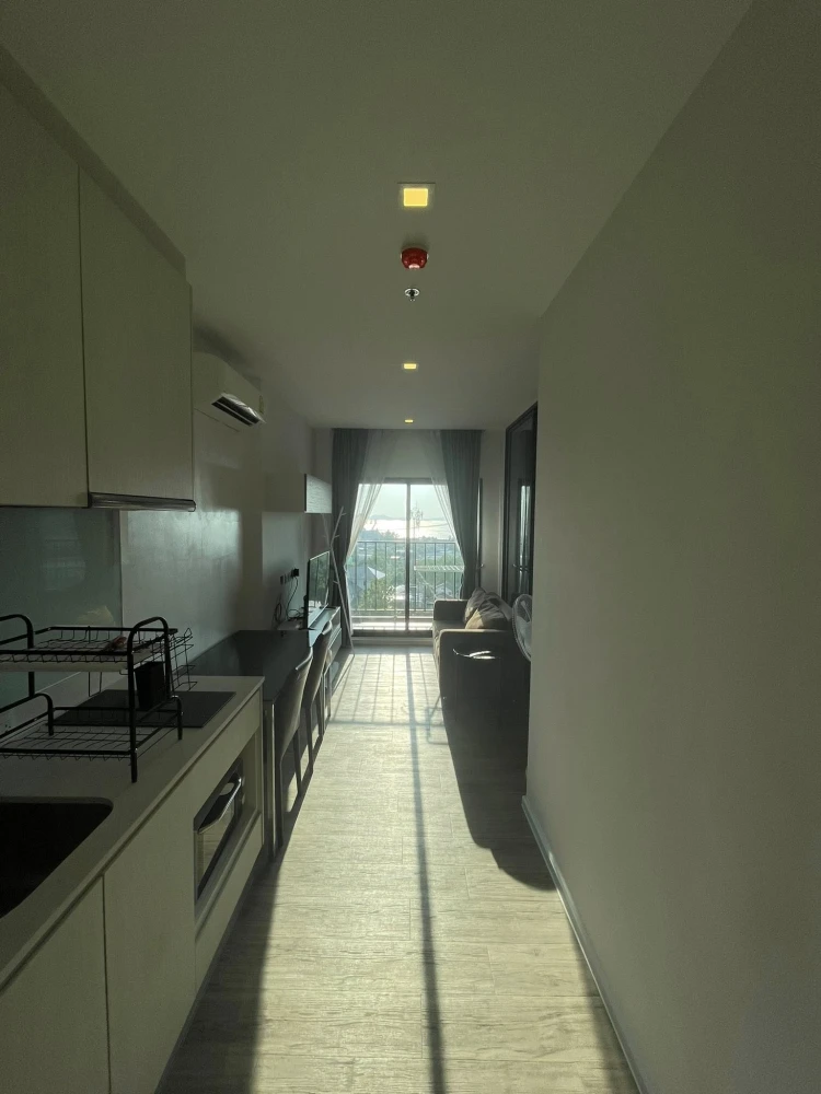 For rent: KnightsBridge The Ocean Sriracha. Spacious room with ample living space, complete amenities, and stunning ocean views. Don't miss out!