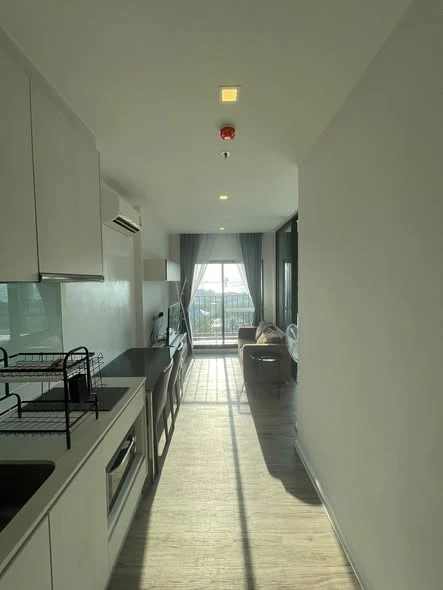 For rent: KnightsBridge The Ocean Sriracha. Spacious room with ample living space, complete amenities, and stunning ocean views. Don't miss out!