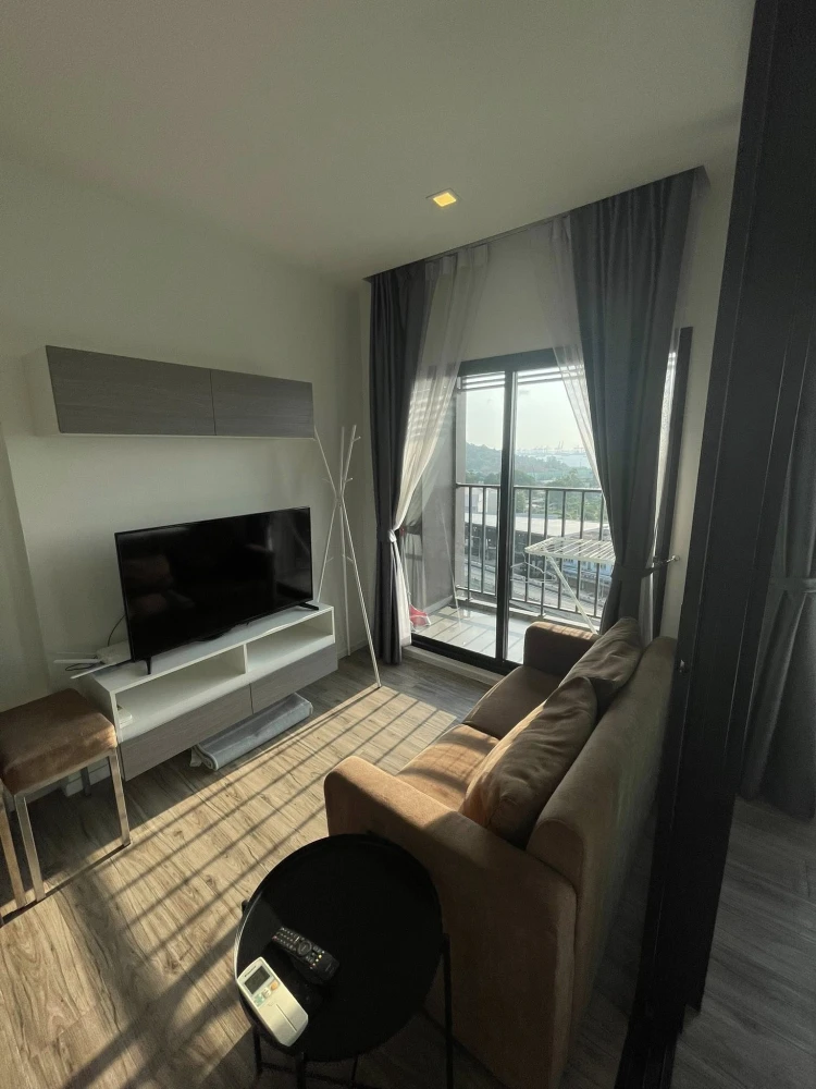 For rent: KnightsBridge The Ocean Sriracha. Spacious room with ample living space, complete amenities, and stunning ocean views. Don't miss out!