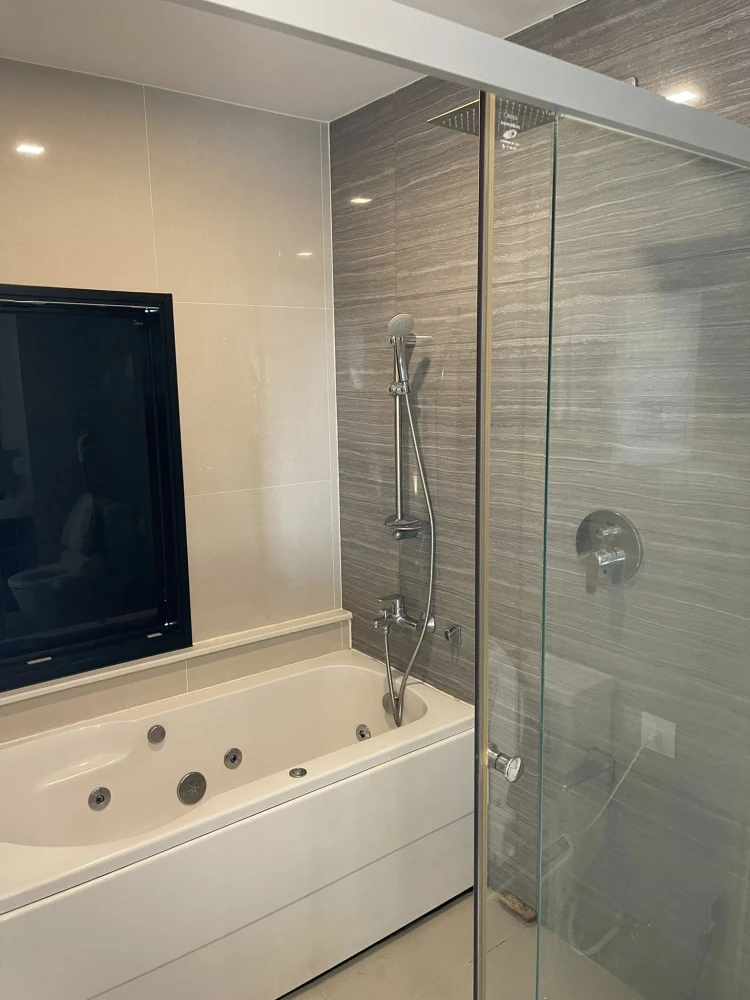 For rent: KnightsBridge The Ocean Sriracha. Spacious room with ample living space, complete amenities, and stunning ocean views. Don't miss out!