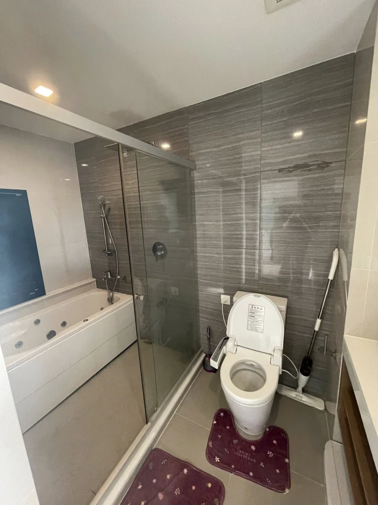 For rent: KnightsBridge The Ocean Sriracha. Spacious room with ample living space, complete amenities, and stunning ocean views. Don't miss out!