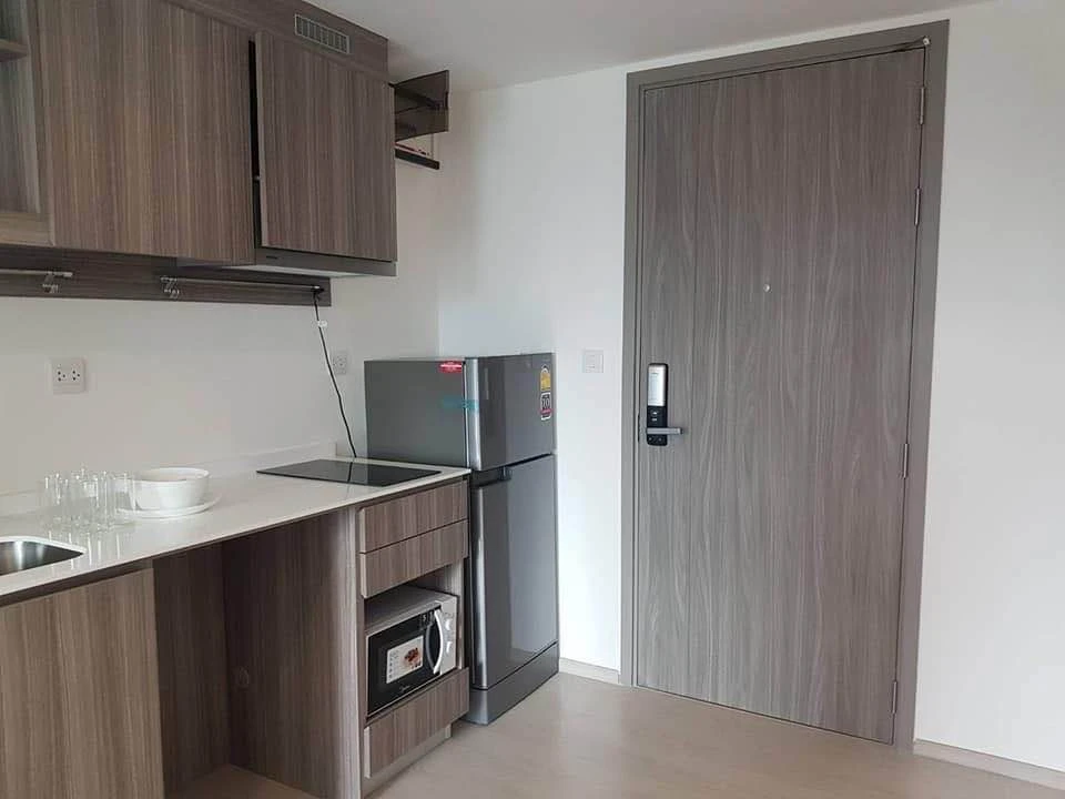 For rent: KnightsBridge Phahon Yothin-Interchange. The room has complete furniture and electrical appliances, ready to move in.