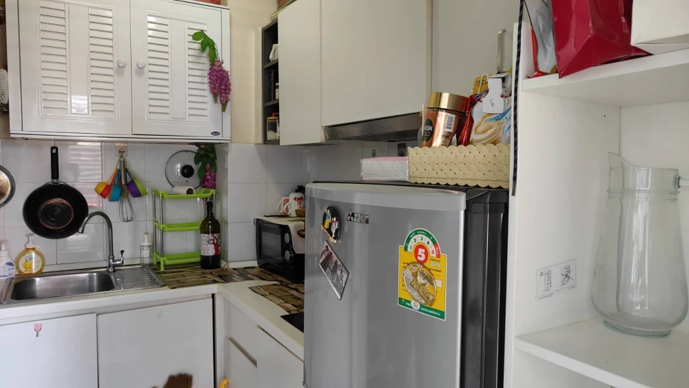 For rent Kris Garden, a nice room, comes with complete furniture and electrical appliances. Book now, don't miss it.