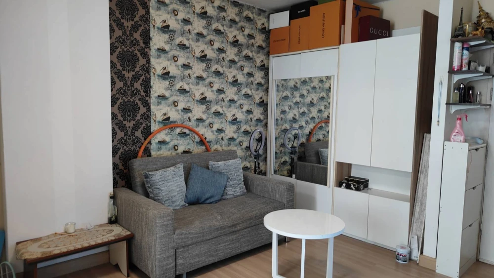 For rent Kris Garden, a nice room, comes with complete furniture and electrical appliances. Book now, don't miss it.