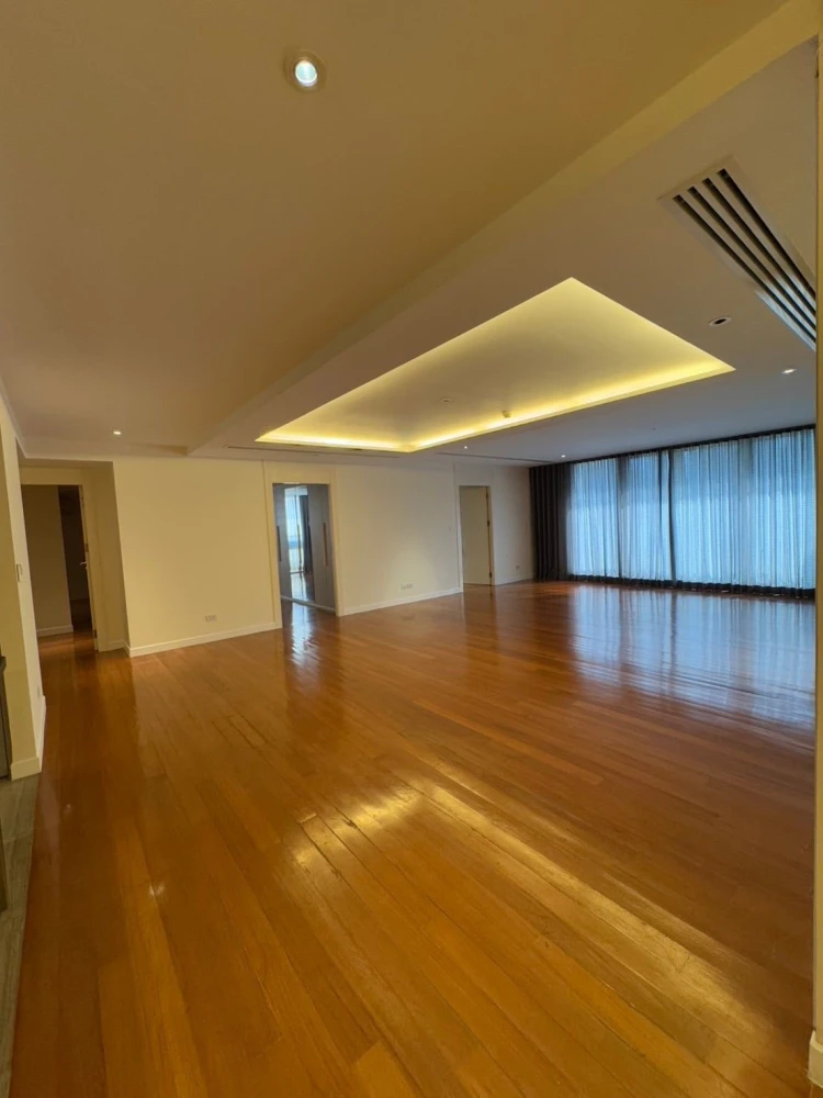 For rent LA CITTA THONGLOR 8 rooms PENTHOUSE, very large usable area, condo that likes to decorate the room, don't miss it.