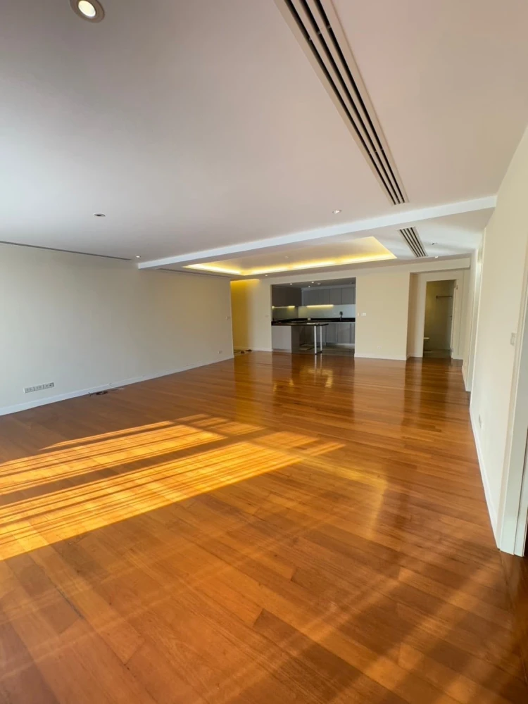 For rent LA CITTA THONGLOR 8 rooms PENTHOUSE, very large usable area, condo that likes to decorate the room, don't miss it.