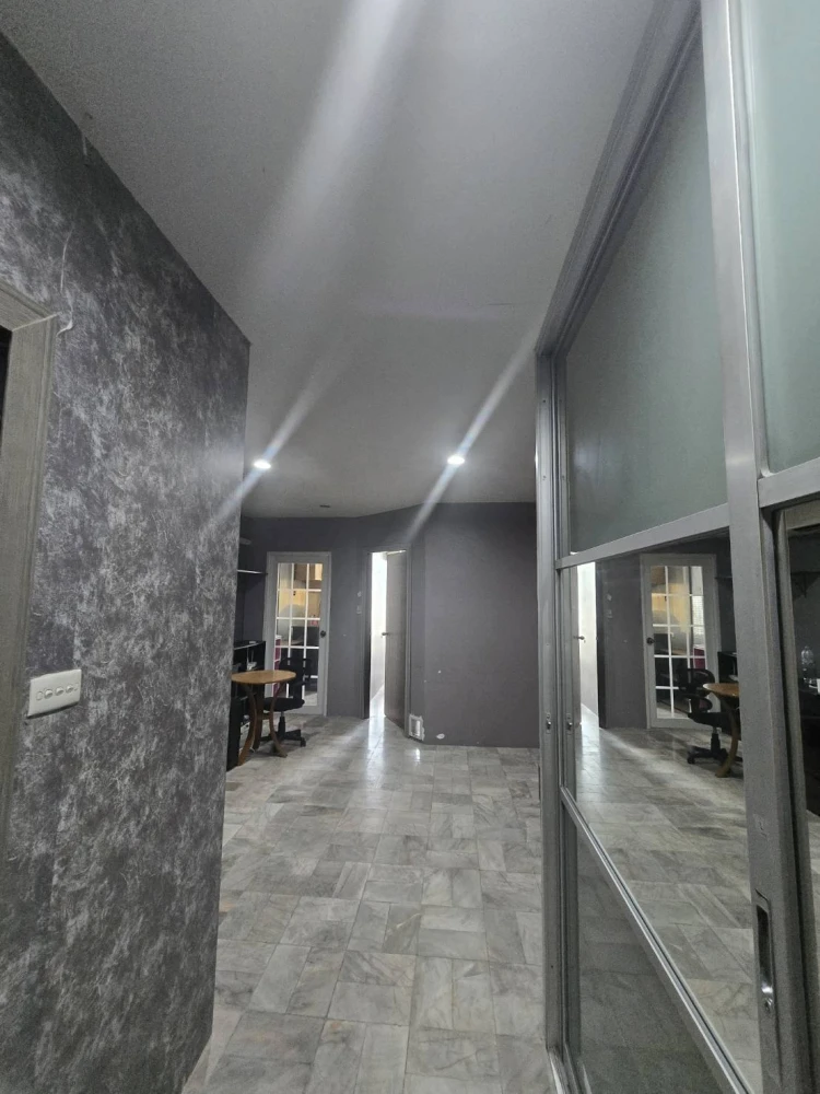 For rent: La Maison Phaholyothin 24, 1 bedroom, 1 bathroom, decorated in a controlled tone, with excellent wallpaper. Reserve now!