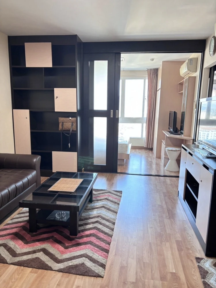 For rent: Ladda Condoview, a nice room, good location, comes with complete facilities, beautiful view, not blocked, reserve now.