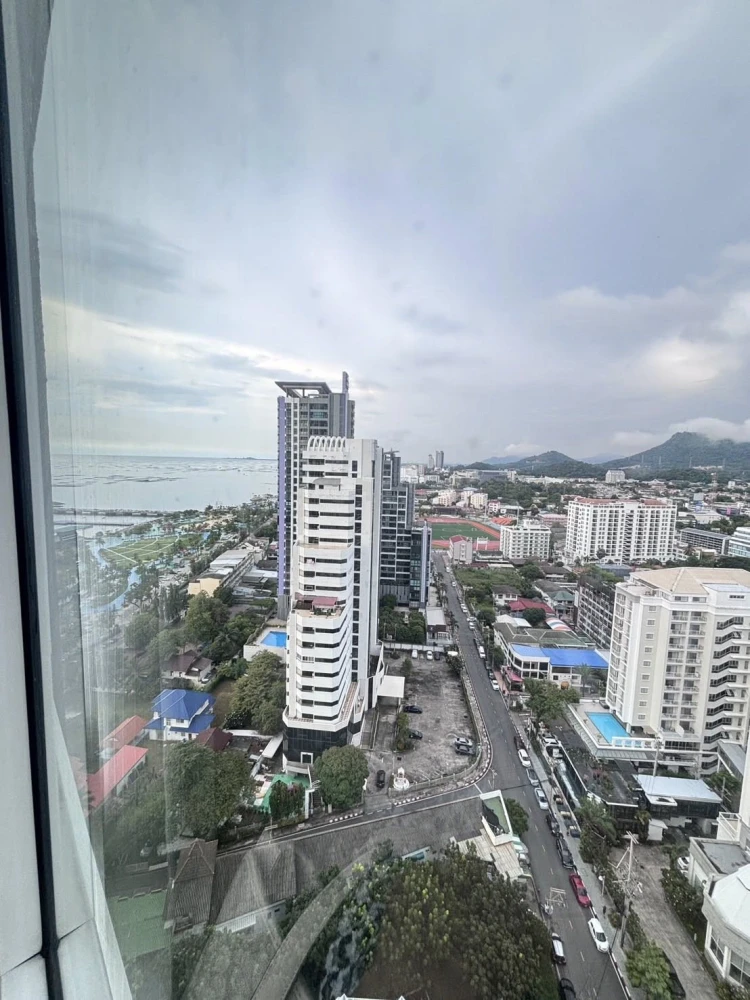 For rent: Ladda Condoview, a nice room, good location, comes with complete facilities, beautiful view, not blocked, reserve now.